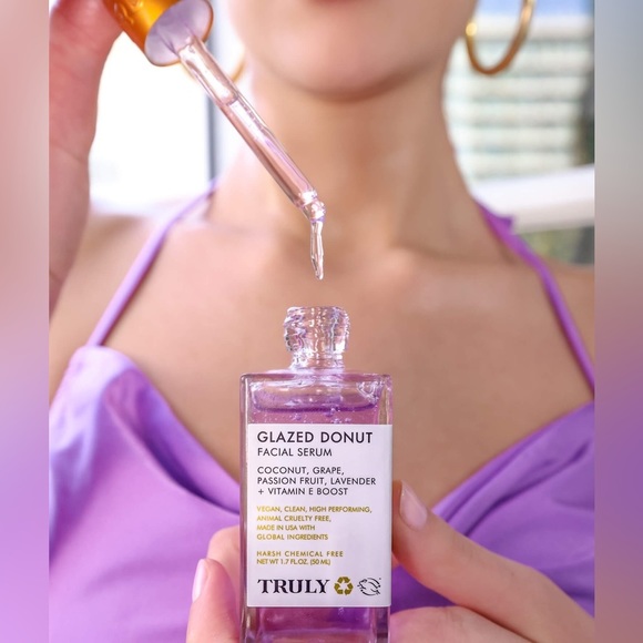 NEW Truly glazed donut facial glow serum - Picture 3 of 5